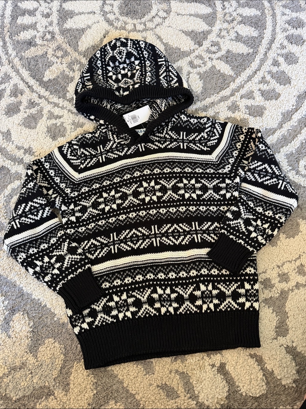 Old Navy boys’ hooded holiday sweater, black and white, size XS 5 NWT!